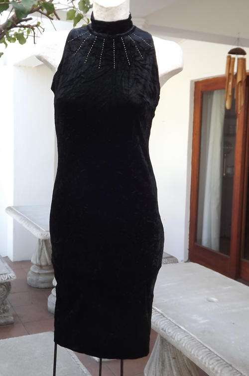 Creased Black Velvet Chic Cocktail Dress by 22 Octobre in size 8/32 - very good condition
