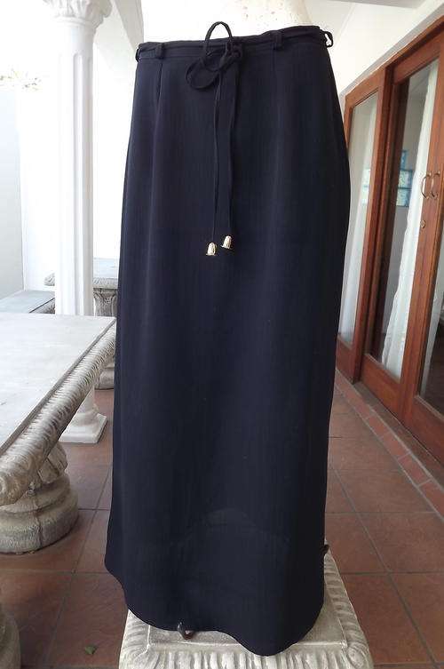 Navy Choozie USA Maxi Skirt in size 12/36 - long slit in side - very good condition
