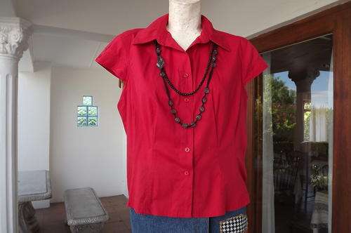 Pretty Signal Red Ladies Styled Cap Sleeve Shirt in size 14/38 - Back Yoke - good condition