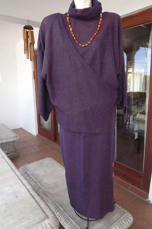 Vintage 2 Piece Winters Suit-Navy Weave Fabric with Peach Colour Thread-size 10/34-very good cond
