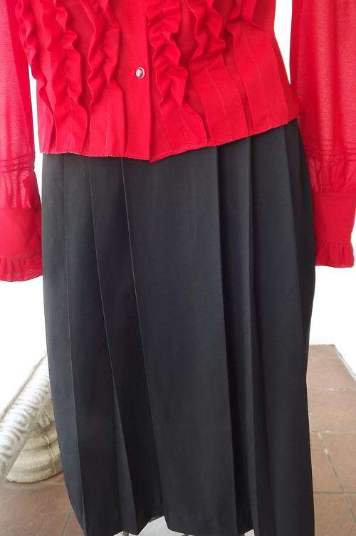 Black Skirt with Knife Pleats by Woolworths in size 10/34 - hip 91cm - waist 64cm - excellent cond