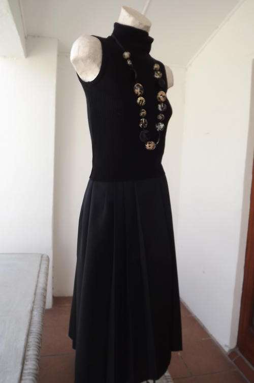 Black Knitted Acrylic Poloneck Top in size 8/32 - short length and knitted in rib - good condition