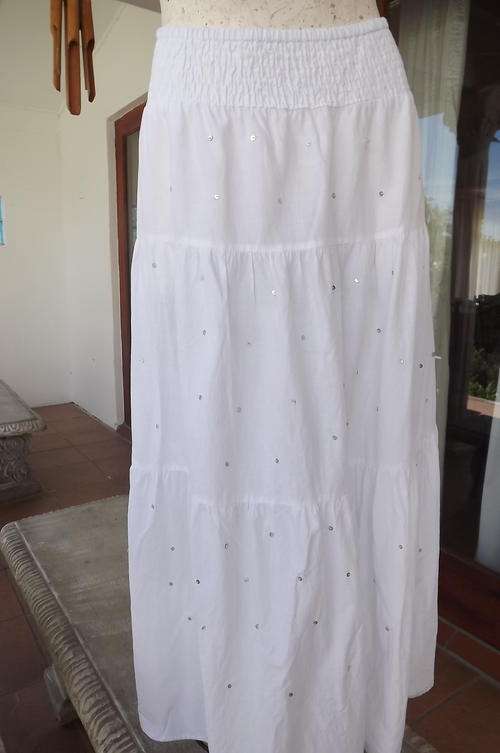 Long White 100% Cotton Flair Skirt with Sequence n front in size XXL - as new