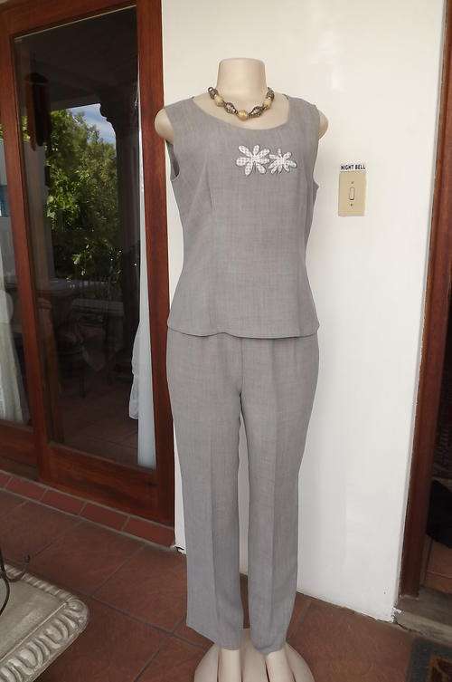 Smart Light Brown 2 Piece Ladies Summer Pants Suit - Pants size 13/37 - Top size 11/35 - as new