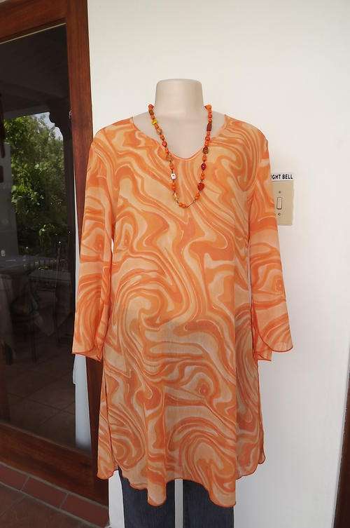 Very Pretty Long Summer Top in Creased Polyester Fabric by Woolworths in size 10/34 - as new