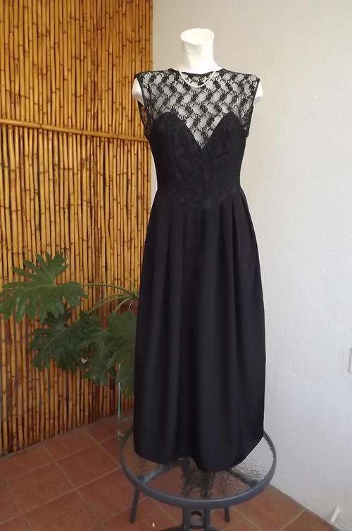 Long Black Bilbo Evening Dress in Polyester & Lace in size 12/36 - sexy open back - as new