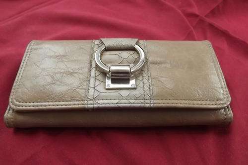 Beige Ladies Truworths Purse - Feminine & in very good condition - 10x19.5cm