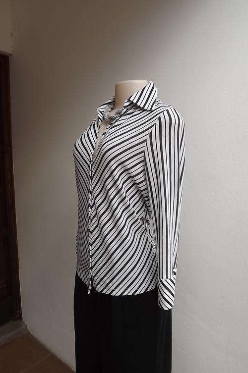 White & Black Striped Ladies Shirt in Stretch Polyester in size 12/36 - Body Hugging Style-good cond