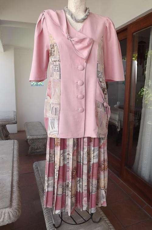 Vintage 80's Pink Patterned Patritzia 2 Piece Ladies Suit in size 14/38 - good condition