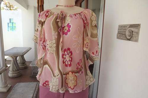 Short Pink Floral Top with Elasticated Neckline in size 12/36 - good condition