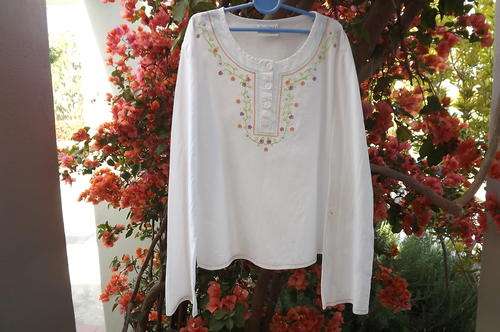 White Long Sleeve Top in 100% Cotton with Embroidery on Front -size 4/28 by Destiny Gear - good cond