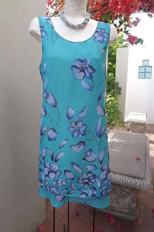 Beautiful Short Style Wild Cats Turquoise with Blue Flowers Dress in size 18/42 - very good cond