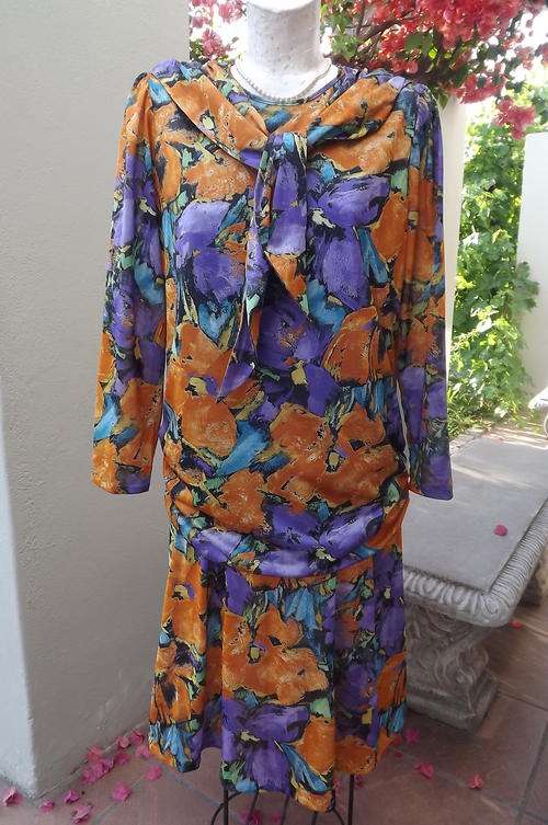 Colourful Vintage Long Sleeve Dress in Polyester and Nylon in size 12/36 - very good condition