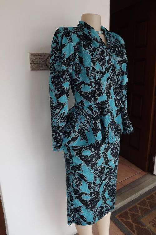 Turquoise & Black 100% Polyester Vintage Dress by Truworths in size 8/32 - very good condition