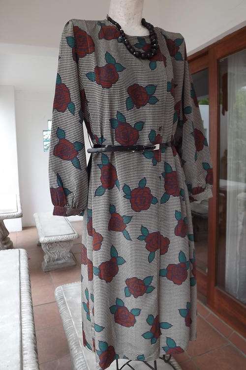 Beige & Black Checkered Silky Polyester Dress-Red Roses-size 14/38 by Daewoo Ladies Wear-as new
