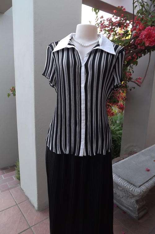 Permanent Pleated Black & White Striped Blouse in size 18/42 - used but good for everyday wear