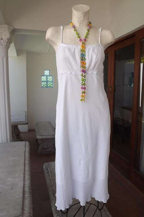 White Crinkled Cotton Dress with Adjustable Shoulder Strap in size 18/42 - fully lined - good cond