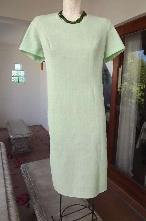 Vintage Mint Green Crimplene wash & wear Plain Styled Dress in size 18/42 - good condition