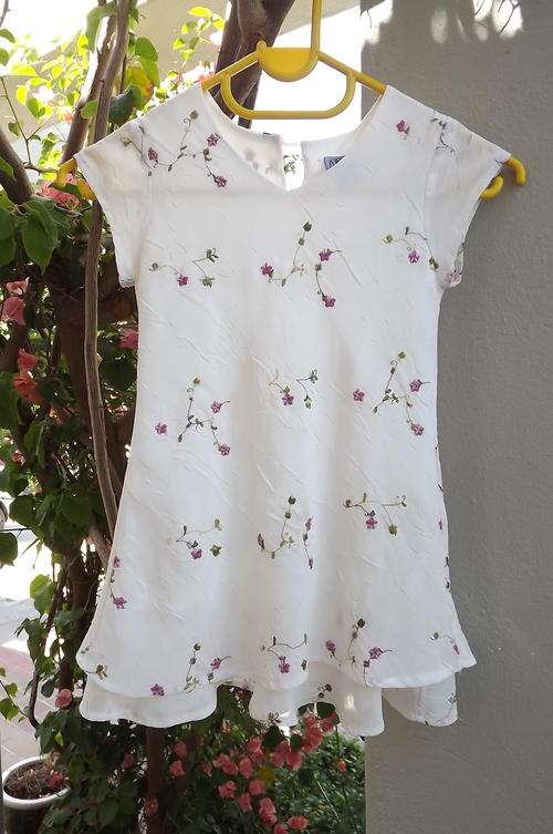 Pretty QTee Dress in Beige Polyester with Pink Embroidered Flowers for 3-4 yr old - good cond