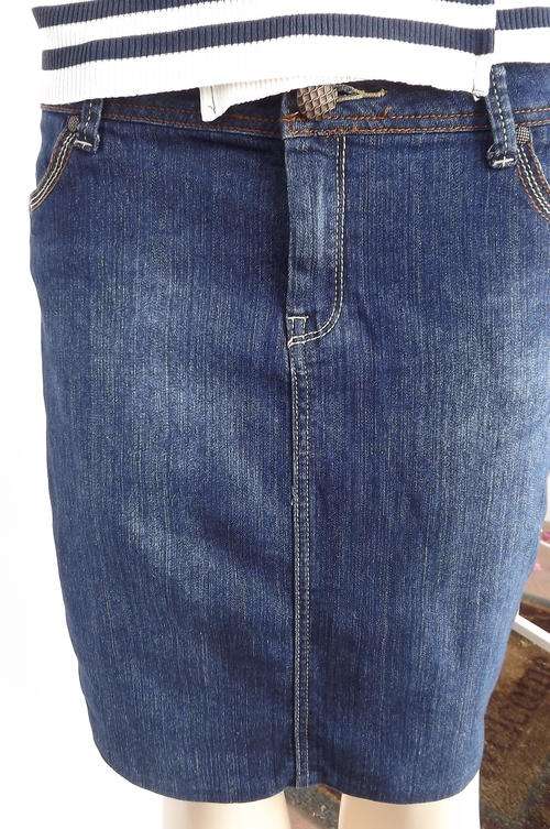 Knee Length Denim Skirt with 2 Pockets at back and 2 at sides in size 12/36 - good condition