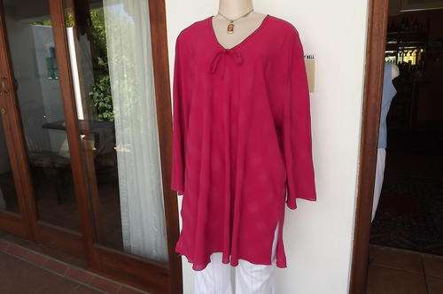 Deep Pink Polyester Top with 3 Quarter Sleeves in size 24/48 - good condition