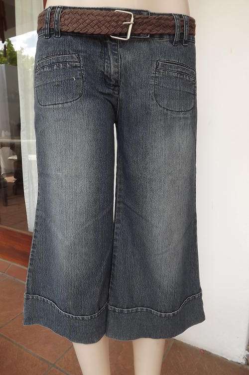 Cropped Denim Jeans in size 12/36 by Free Clothing - Medium Rise - belt included - good condition