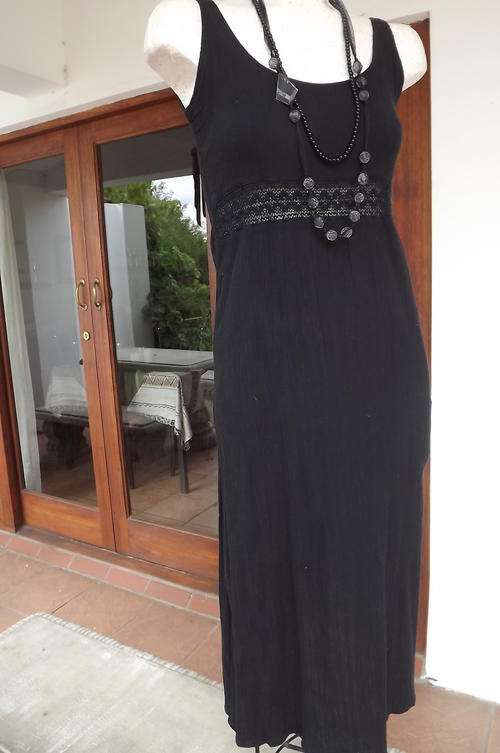 Long Black Crinkled Fabric Dress for day or evening in size 8/32 by Smiley's in 100% Cotton - as new