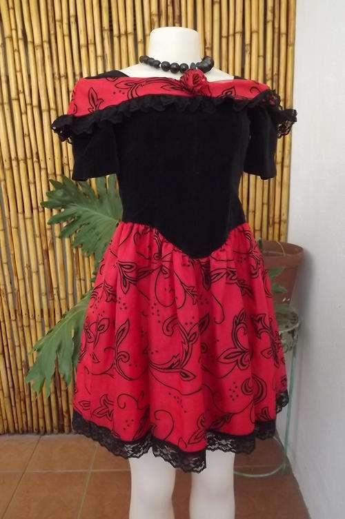 Beautiful Black Velvet & Red Chiffon Patterned Dress for Special Occasion in size 2/26 - as new