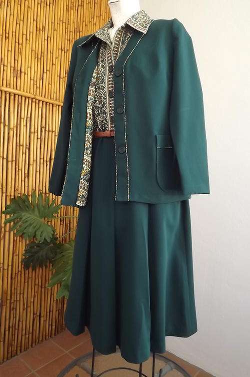 2 Piece Vintage Dress in Spring Green with Beige Patterned Top & Long Sleeve Jacket in size 10/34