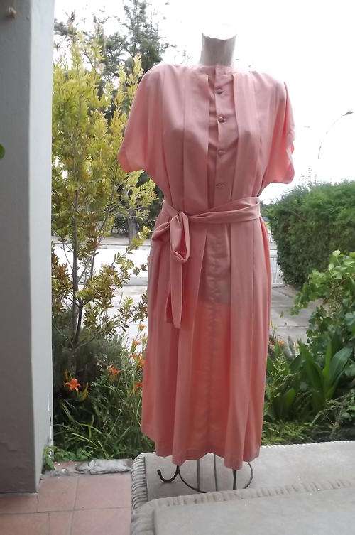 Elegant Apricot Colour Boutique Made Dress in size 20/44 - unique style - good condition