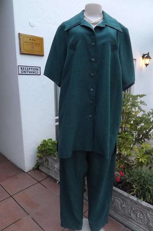 Beautiful Jade Colour 2 Piece Pants Suit in size 22/46 - made for comfort & elegance! - as new