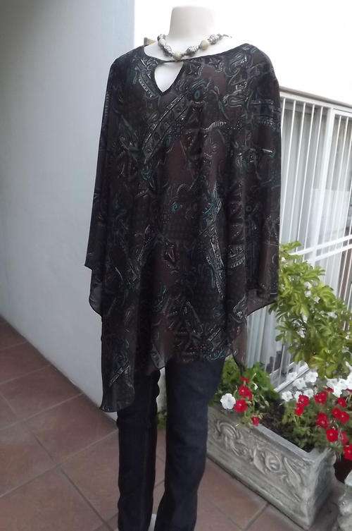 Stunning Brown Paisley Donna Claire Long Hi-Low Top in size 24/48-can's see that it's ever been used