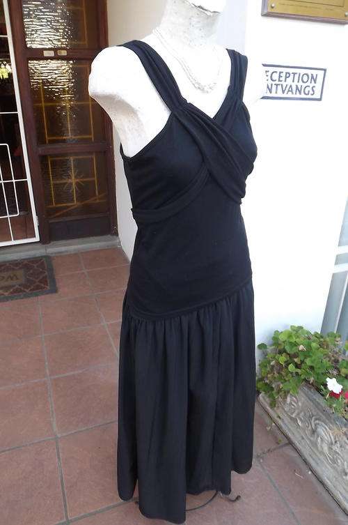 Black Summer Top in Polyester & Rayon in size 8/32 - used but good for everyday wear