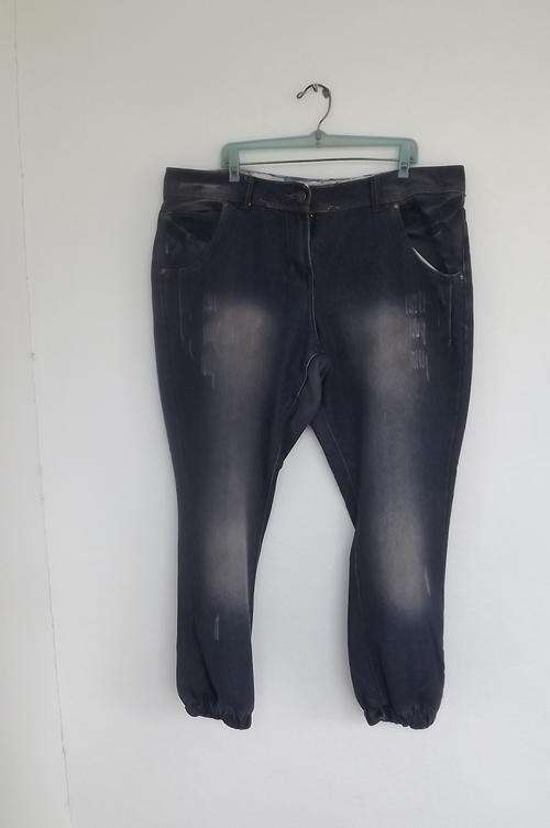 Ladies Denim Distressed Jeans in size 18/42 - 85% cotton & 15% polyester -used but in good condition