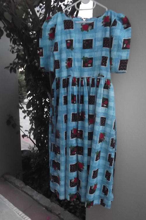Blue Vintage Blocked Homemade Dress with Red Rose Detail in size 6/30 - good condition