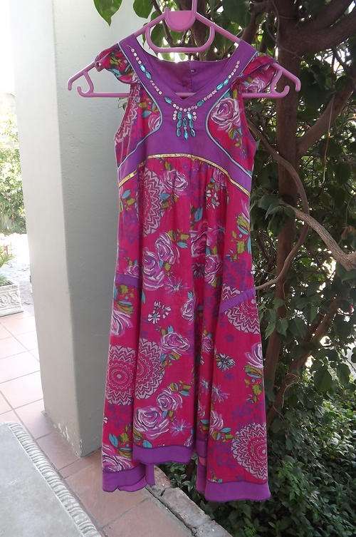 Little Girls Dress in Medly of Pink Roses & Purple for 6-7 yr old from Woolworths - good condition