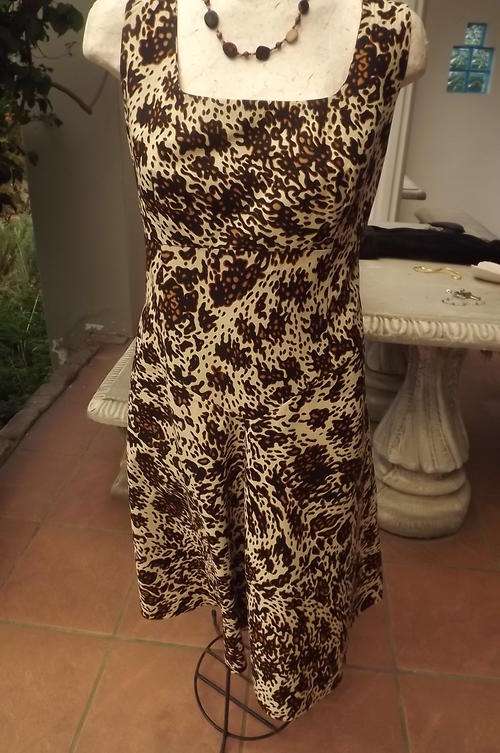 Cream Colour Animal Print Dress in Stretch Polycotton in size 14/38 - pretty style - as new
