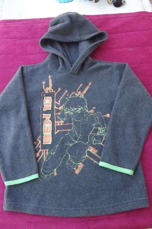 Ben 10 Fleece Hooded Top in Grey for 5-6 yr old by Cartoon Network - good condition