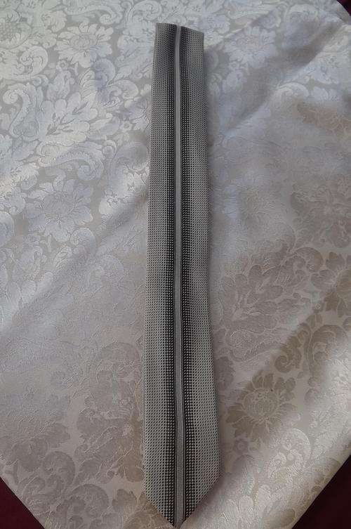 Beige Skinny Tie with Black Dots by Duvay Neckwear - width 5cm - good condition
