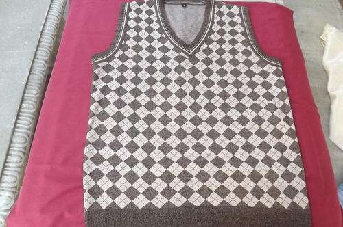 Very Nice Light Brown Acrylic Knitted Men's Sleeveless Pullover in Diamond Pattern in size Medium