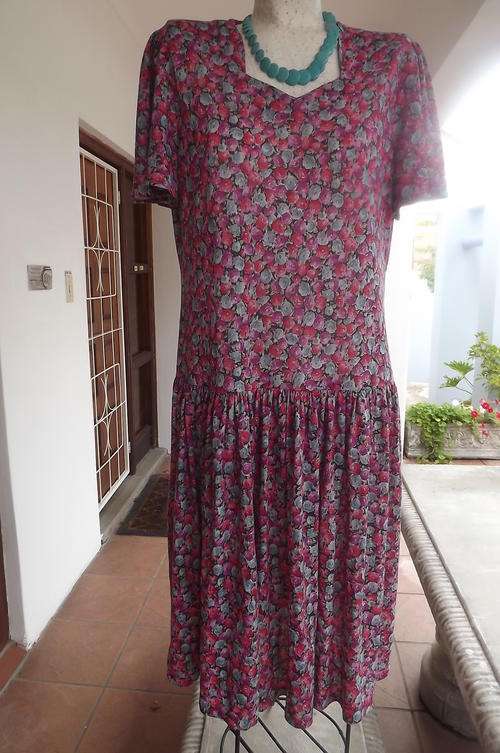 Cheerful Pink/Purple Floral Dress in Comfortable Style with short Flair Sleeves in size 16/40