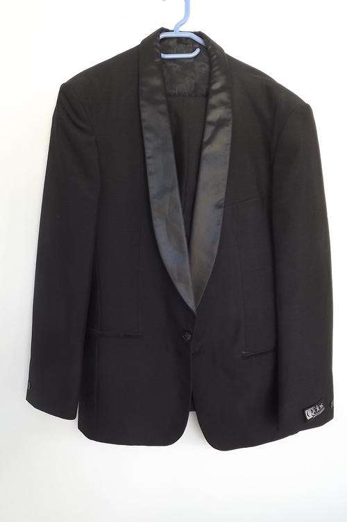 Black Wedding Suit with size 42 R Jacket and 35 Trousers by Q'dos - worn once