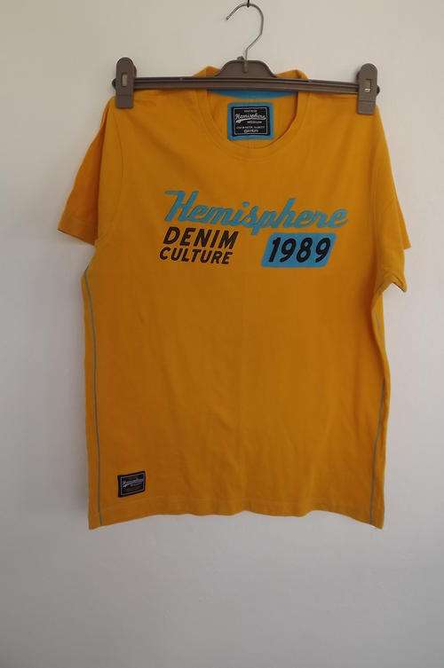 Good quality Hemisphere Crew Neck, Slim Fit T Shirt in size small - Chest 100cm - as new condition