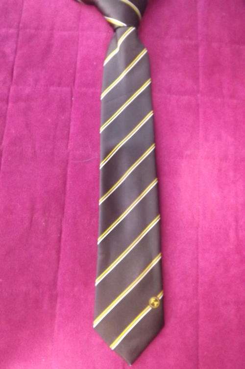 Good Quality Vinuchi Corporate Impeccable Brown Striped Tie with FT innitials - as new - med. width