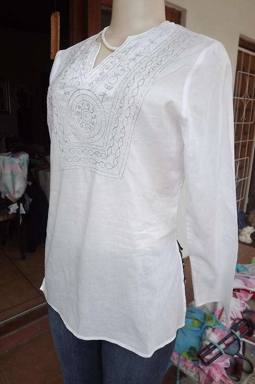 White Top with Embellishment on Front in size 10/34 - Long Sleeves - V-Neckline - 100% Cotton-as new