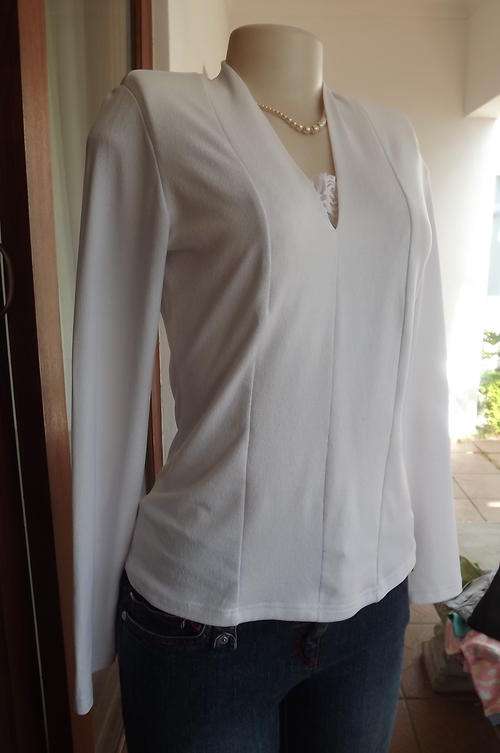 White Polyester Stretch Top from ML Classics in size 12/36 - Styled with V-Neck - good condition