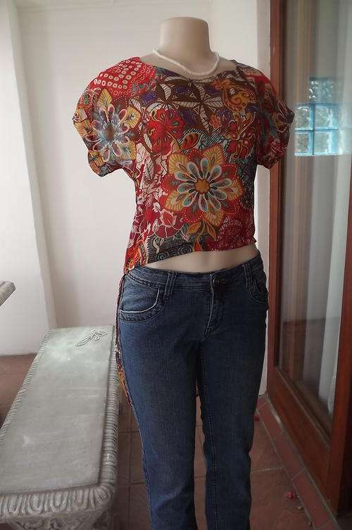 Pretty Floral Chiffon Polyester Top with tail in size 8/32 in Autumn Colours - never worn