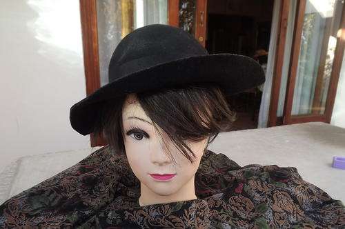 Black Felt Vintage Hat in Cheeky Style - good condition