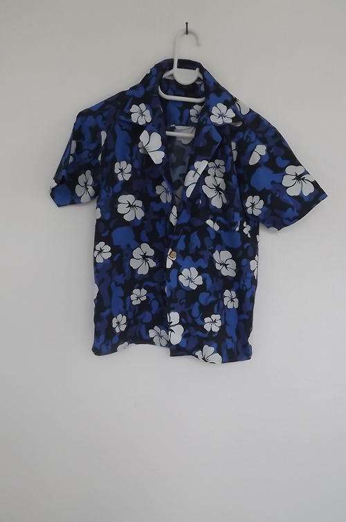 Navy/Blue with White Flowers-He will stand out in a crowd by Banned Shirts for 8-9 yr old-good cond