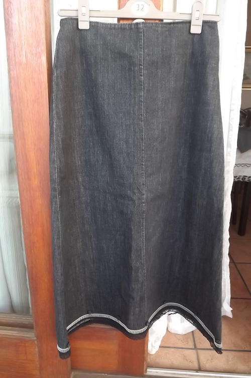 Black Denim Skirt with Zipped Back - Ankle Length in Plain A Line Style in size 14/38 - good cond